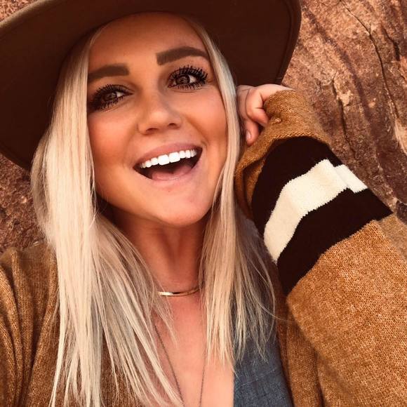 Meet your Posher, Camille - Picture 1 of 1